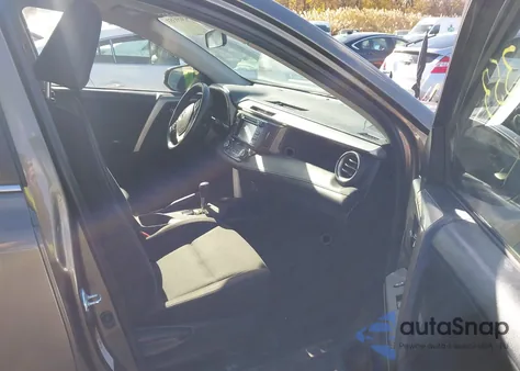 2015 Toyota Rav4 Xle z USA, uszkodzony, nr VIN JTMRFREV4FD164013